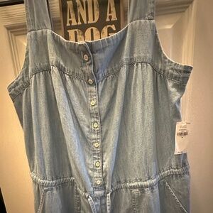 Cute Denim Jumpsuit NWT Sz M
